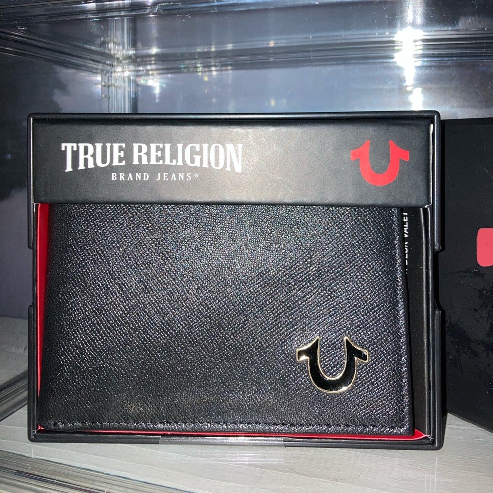 NWT True Religion Bifold Genuine Leather Men's Wallet Logo Black RFID ~ Case Box